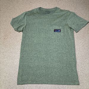 Patagonia Mens Hybrid Pocket Responsibili Tee Green XS H3